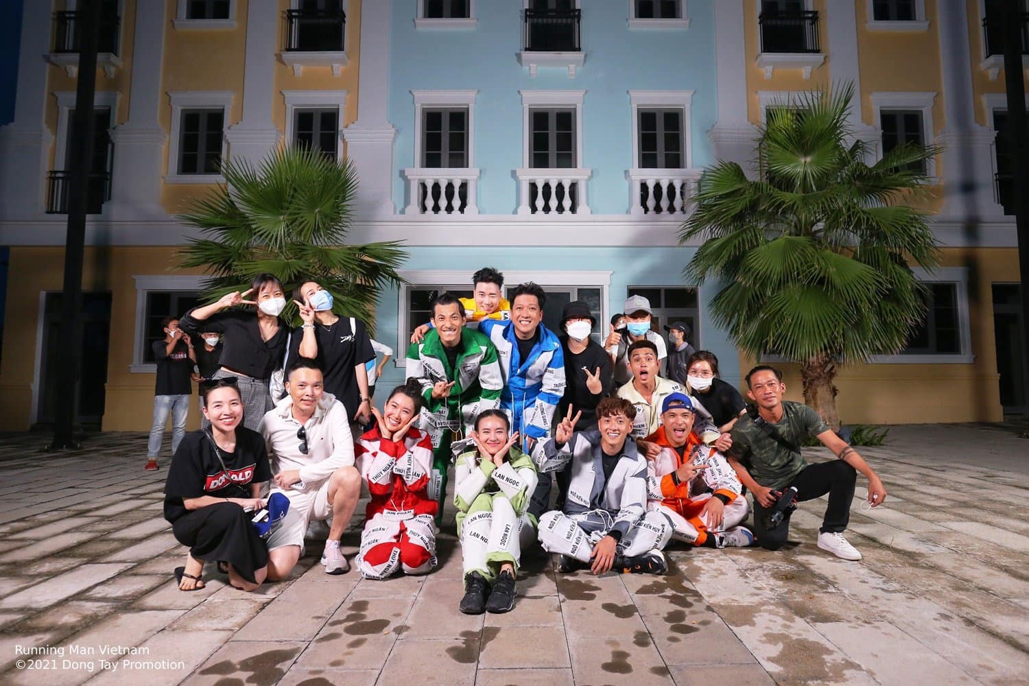 running man mua 2 anh 1