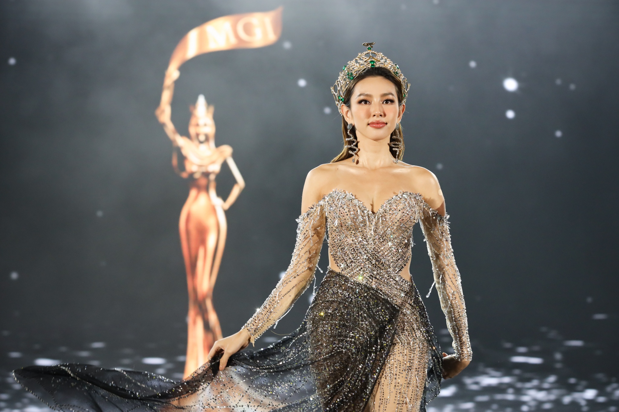 thuy tien dieu hanh anh 24