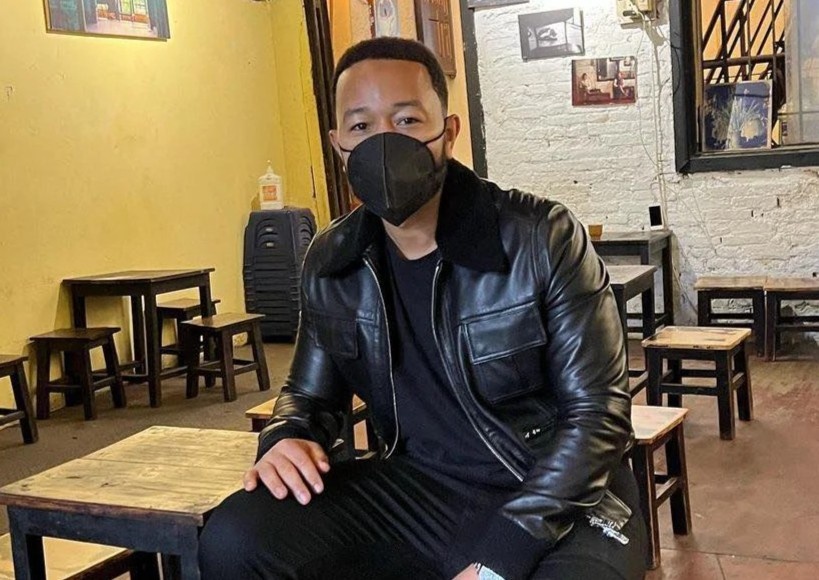 Ca si John Legend uong ca phe trung o Ha Noi hinh anh