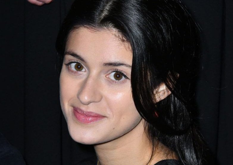 Dien vien Anya Chalotra: 'Phim Tho san quai vat thay doi cuoc doi toi' hinh anh