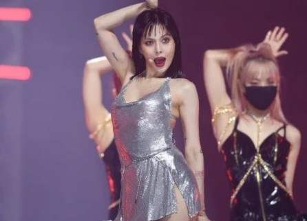 Man bieu dien an tuong cua HyunA o Seoul Music Awards 2022 hinh anh