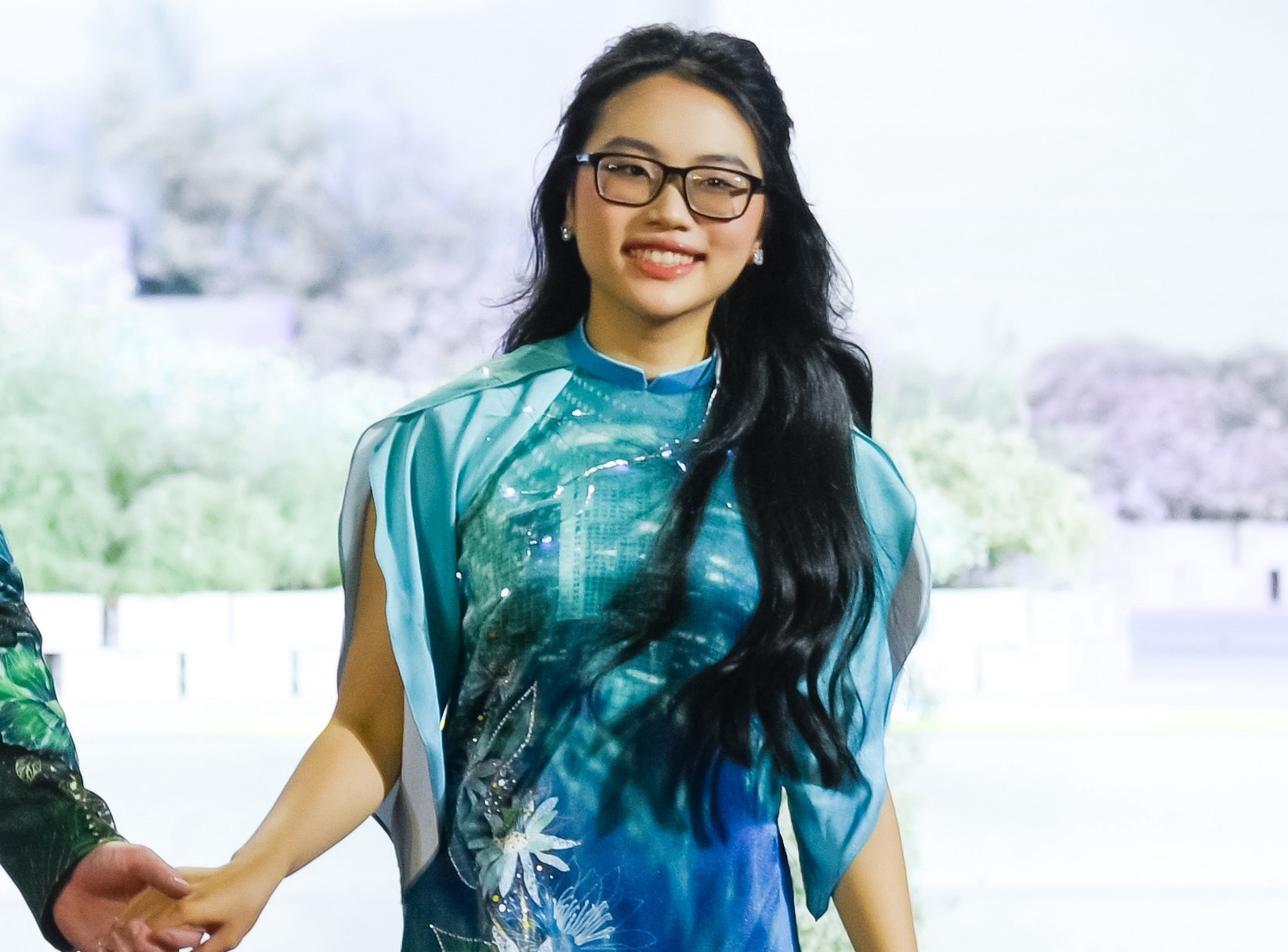 Phuong My Chi lam nguoi mau hinh anh