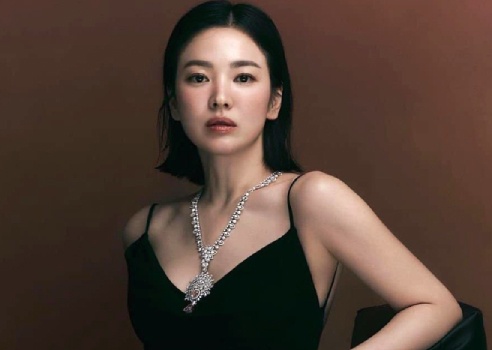 Song Hye Kyo lai vuong nghi van hen ho ban dien hinh anh