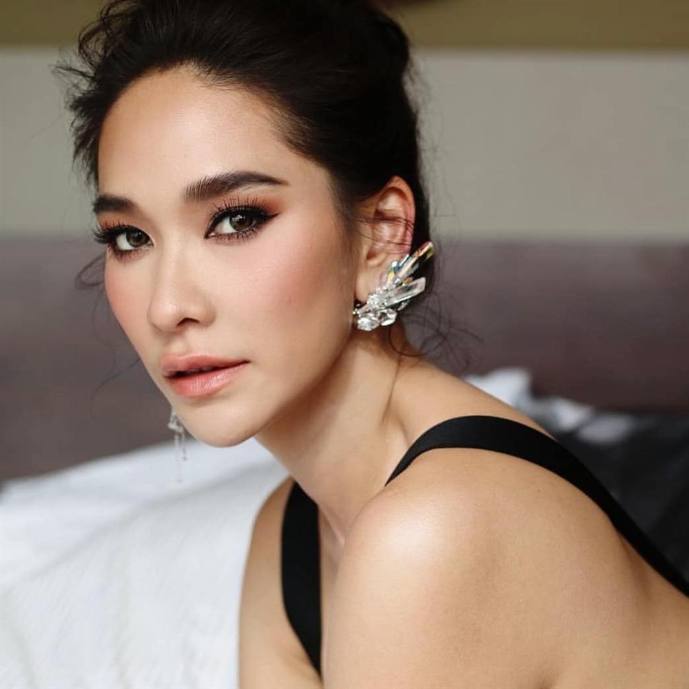 Ploy Chermarn giu dang anh 1