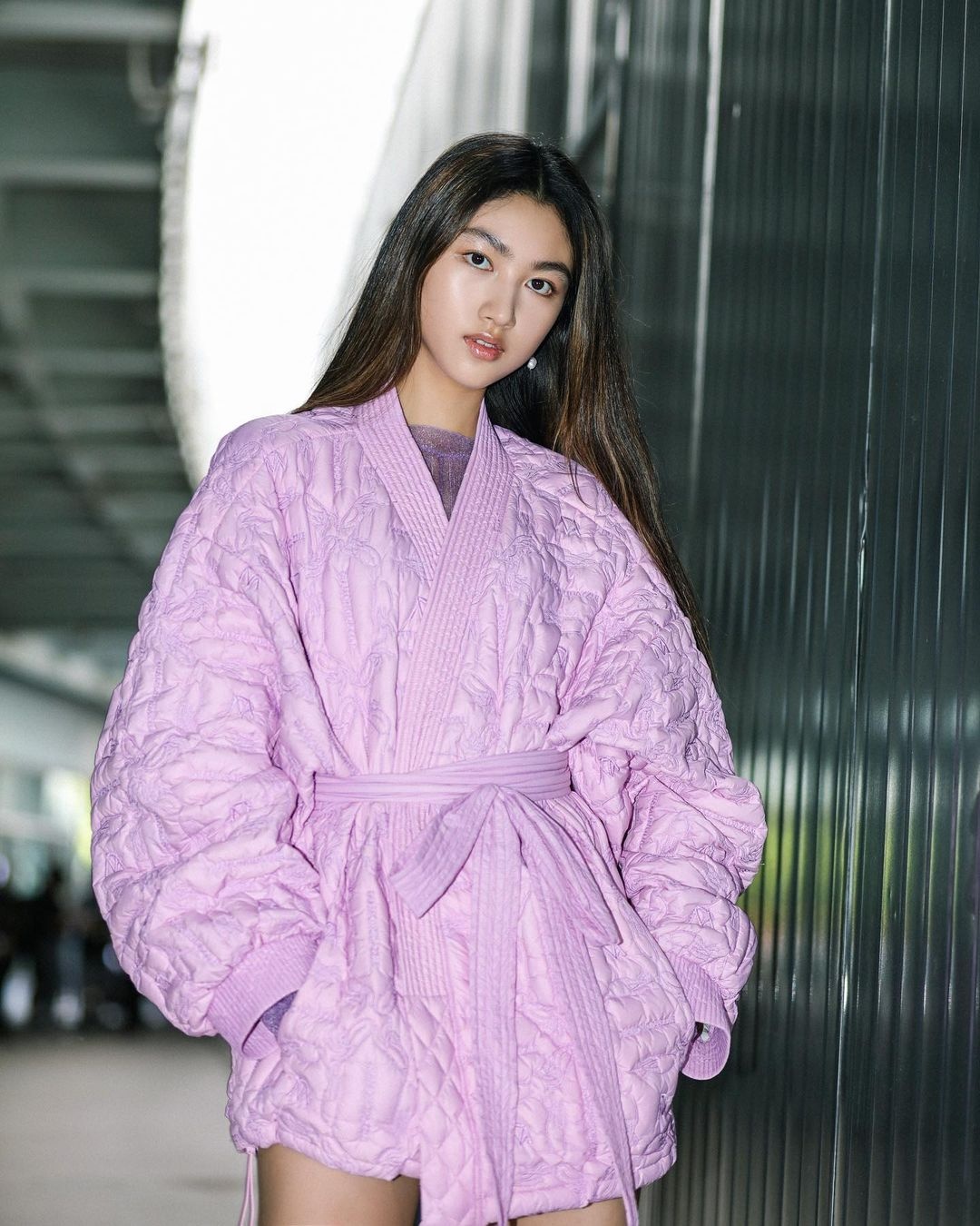 con gai nham dat hoa cao 1, 8 m anh 9