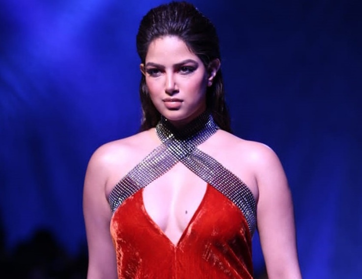 Hoa hau Hoan vu 2021 bi che nhao vi tang can mat kiem soat hinh anh