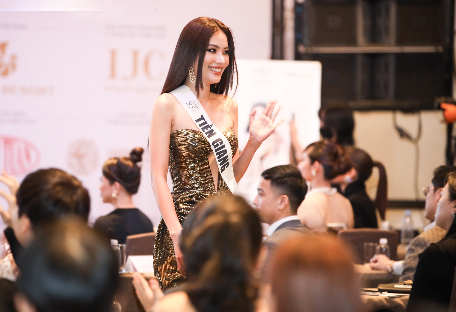 top 70 hoa hau hoan vu viet nam 2022 anh 7