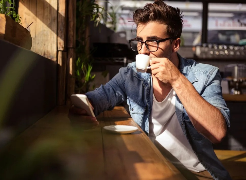 5 thoi quen uong lam tang huyet ap hinh anh