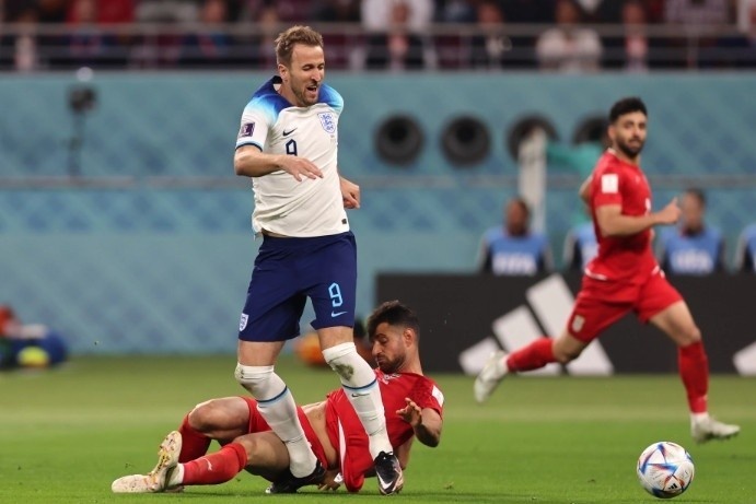 Pha chan thuong mat ca chan cua Harry Kane hinh anh