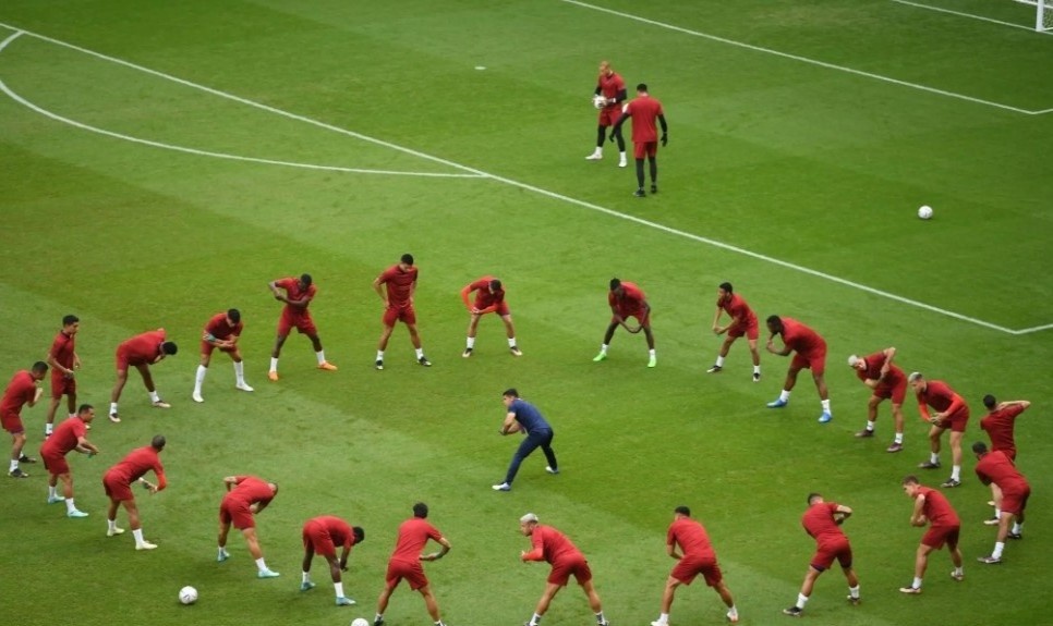 Y nghia cua cac dong tac cau thu thuc hien truoc tran dau hinh anh