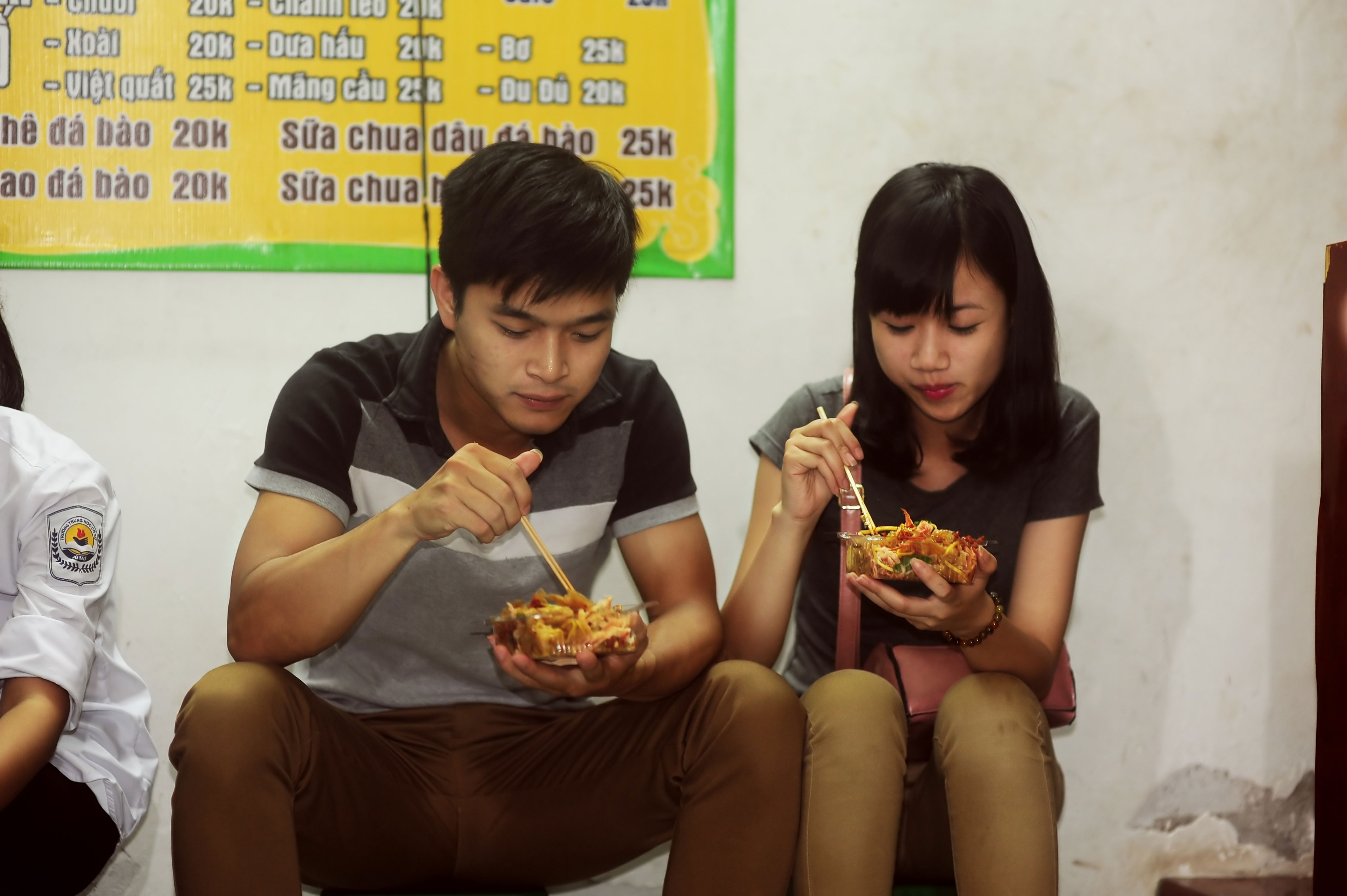 Bi quyet de hang banh trang tron dau tien o Ha Noi dat khach hinh anh