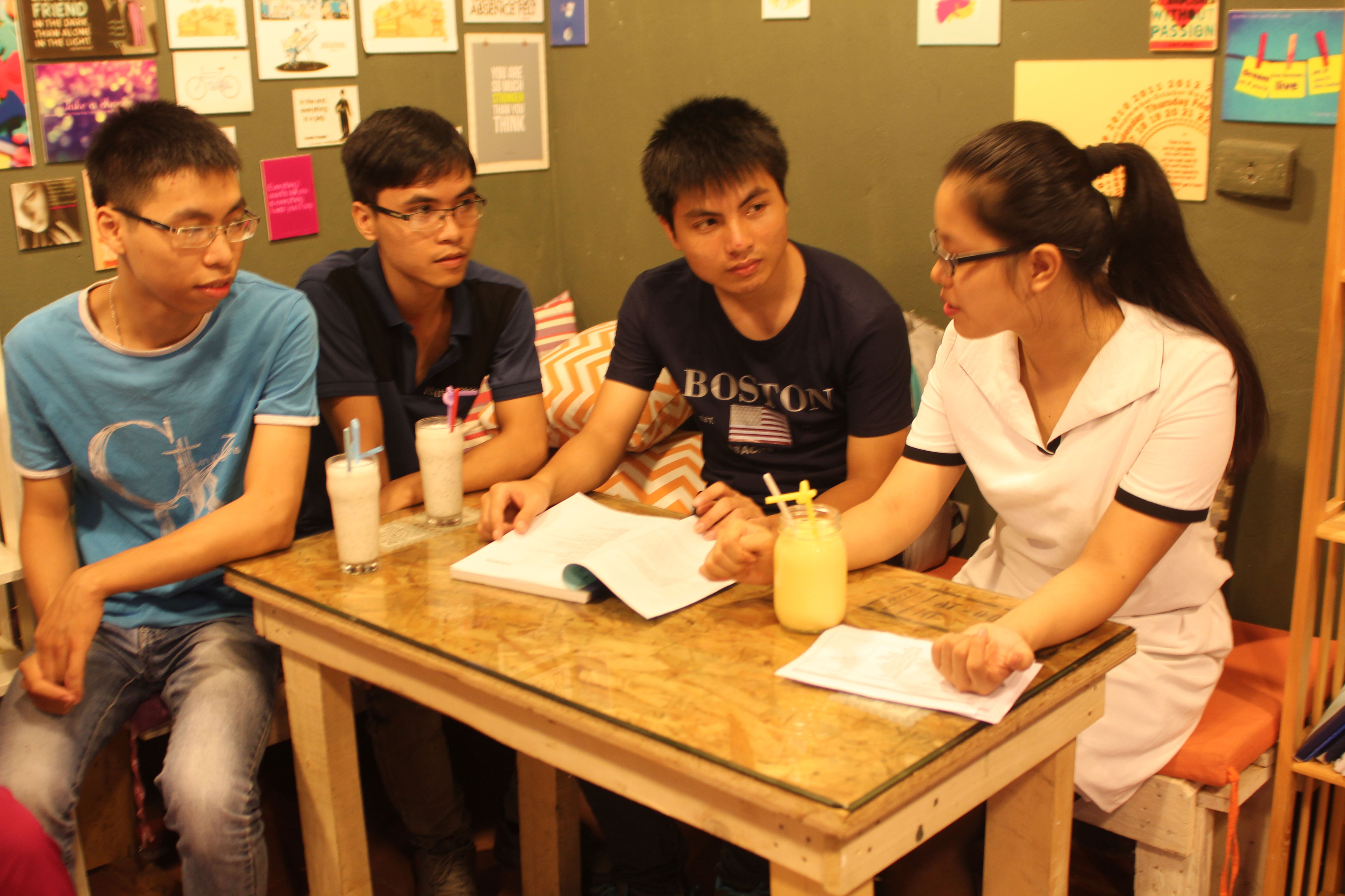 Quan ca phe kiem trung tam tieng Anh doc dao o Ha Noi hinh anh