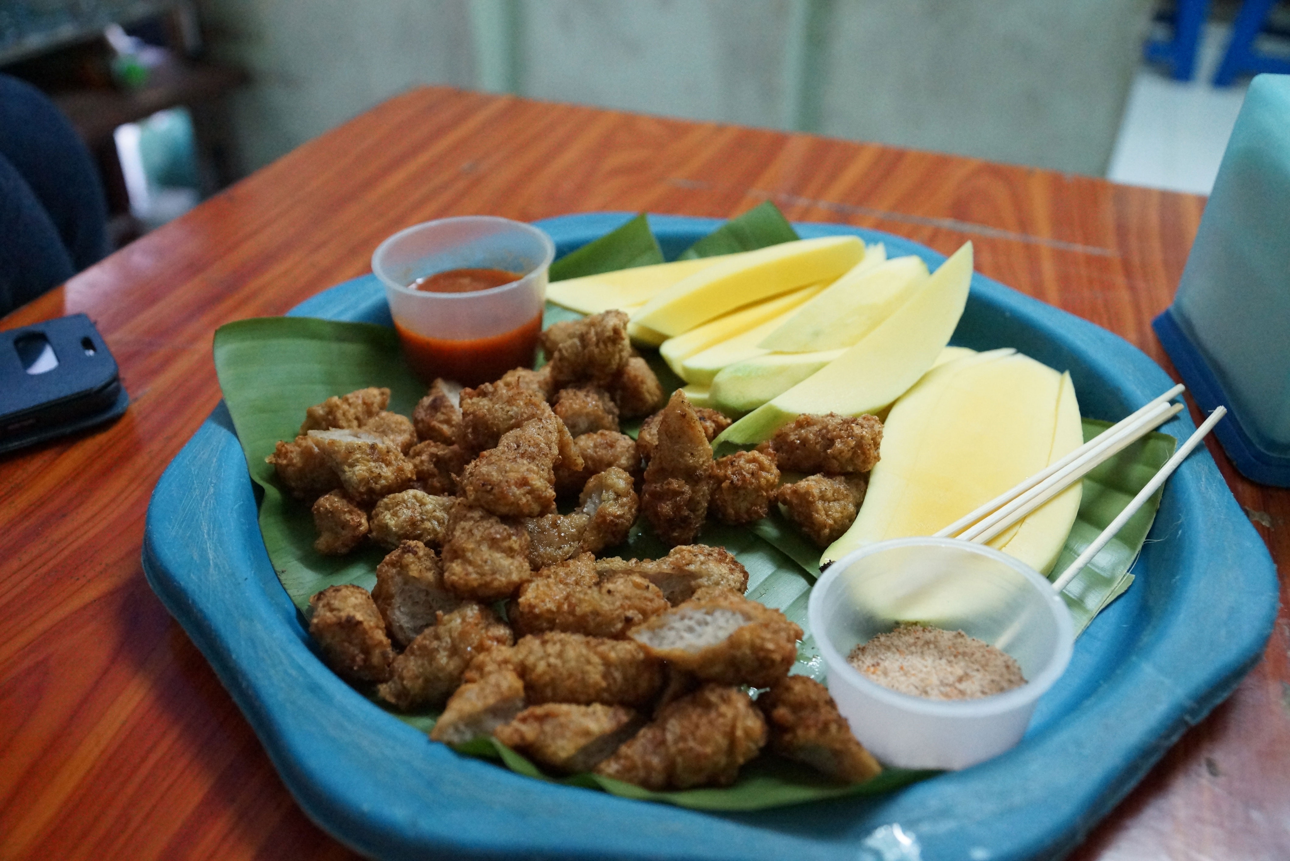 Quan binh dan dong khach: An it khong ban hinh anh