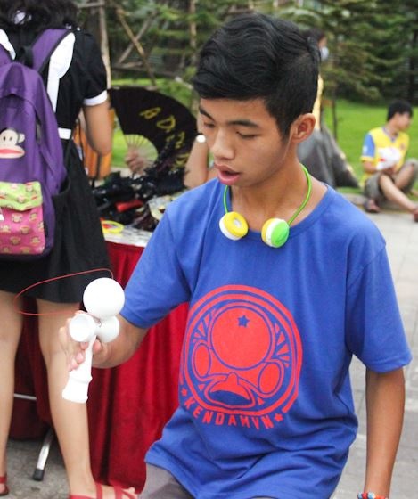  Là tín đồ của trò chơi này, Minh Phúc (Thanh Xuân, Hà Nội) chia sẻ, đã học chơi Kendama hơn 1 năm nhưng không bao giờ chán. 