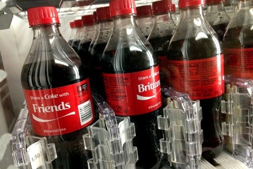 Coca Cola tang 2,5% doanh thu nho in ten len nhan chai hinh anh