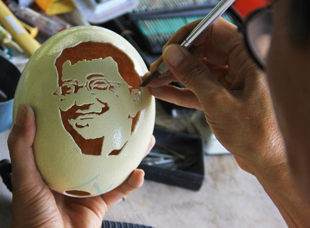 Chan dung Bill Gates tren trung da dieu gia 2 trieu o Ha Noi hinh anh