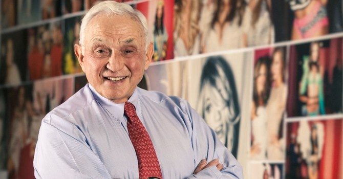 Ty phu lang tham sau bieu tuong Victoria's Secret ruc lua hinh anh