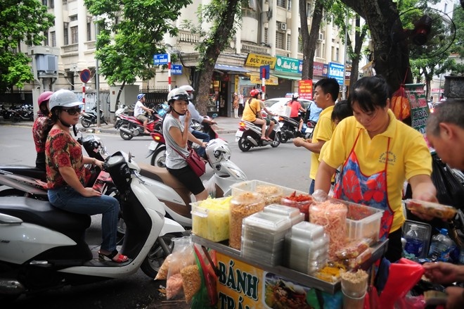 Bi quyet giu khach cua quan an via he Ha Noi thoi bao gia hinh anh