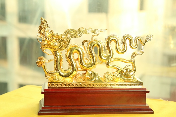 Linh vat rong, Khue Van Cac ma vang 24K hinh anh