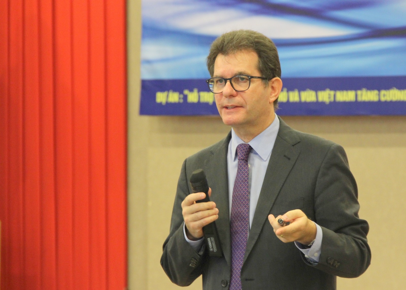 Cac doanh nghiep dang chuyen sang chien luoc ‘sang tao mo' hinh anh