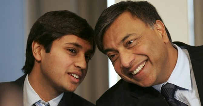 Tỷ phú giàu thứ 4 Ấn Độ Lakshmi Mittal và con trai.