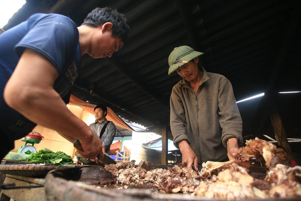 Hang hoa nao ban chay nhat o cho vung cao? hinh anh