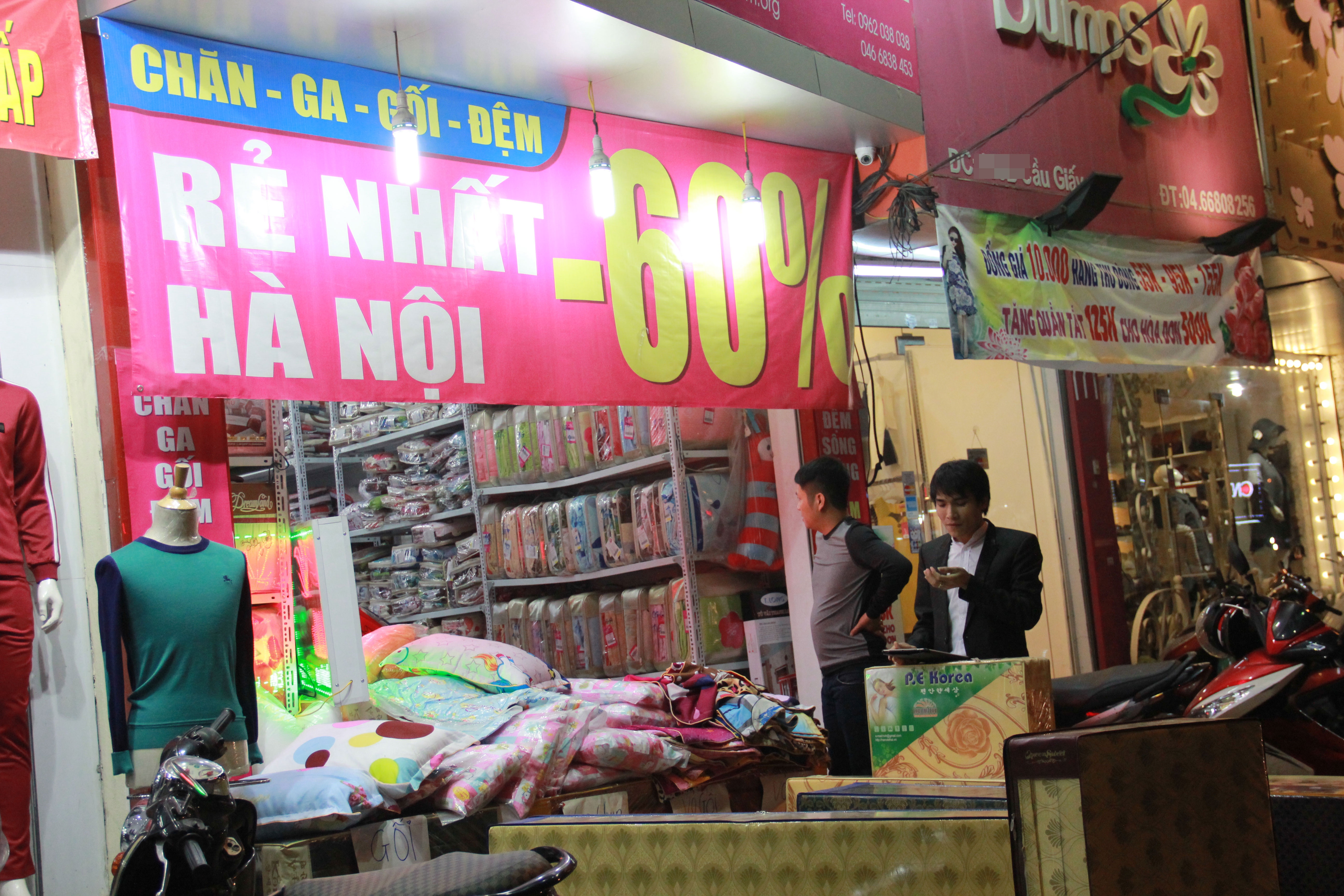 Ha Noi chom lanh, quan ao mua dong giam gia 60% hinh anh