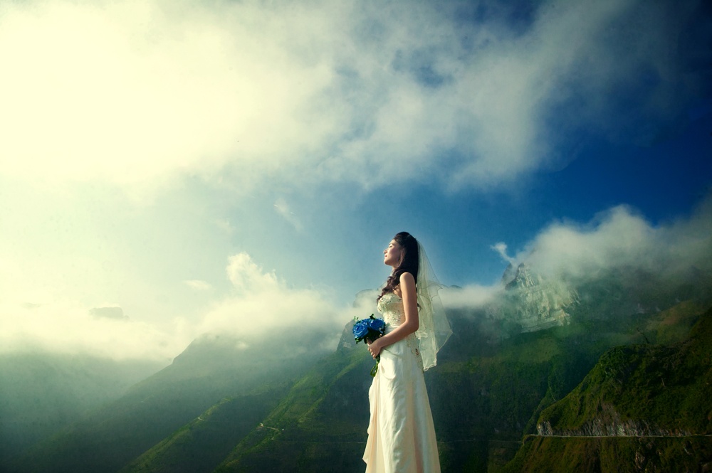 Dich vu chup anh cuoi mao hiem tren dinh troi hinh anh