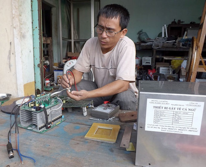 Danh bat ca ngu bang thiet bi gay te tu tao hinh anh