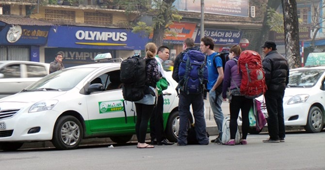 Tai xe taxi Ha Noi mong ngong… ve Uber hinh anh
