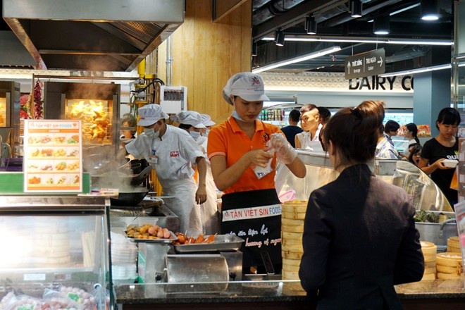 Sinh viên thích làm thêm bằng những việc chân tay hơn suy nghĩ đầu óc. Ảnh: Diệp Sa.