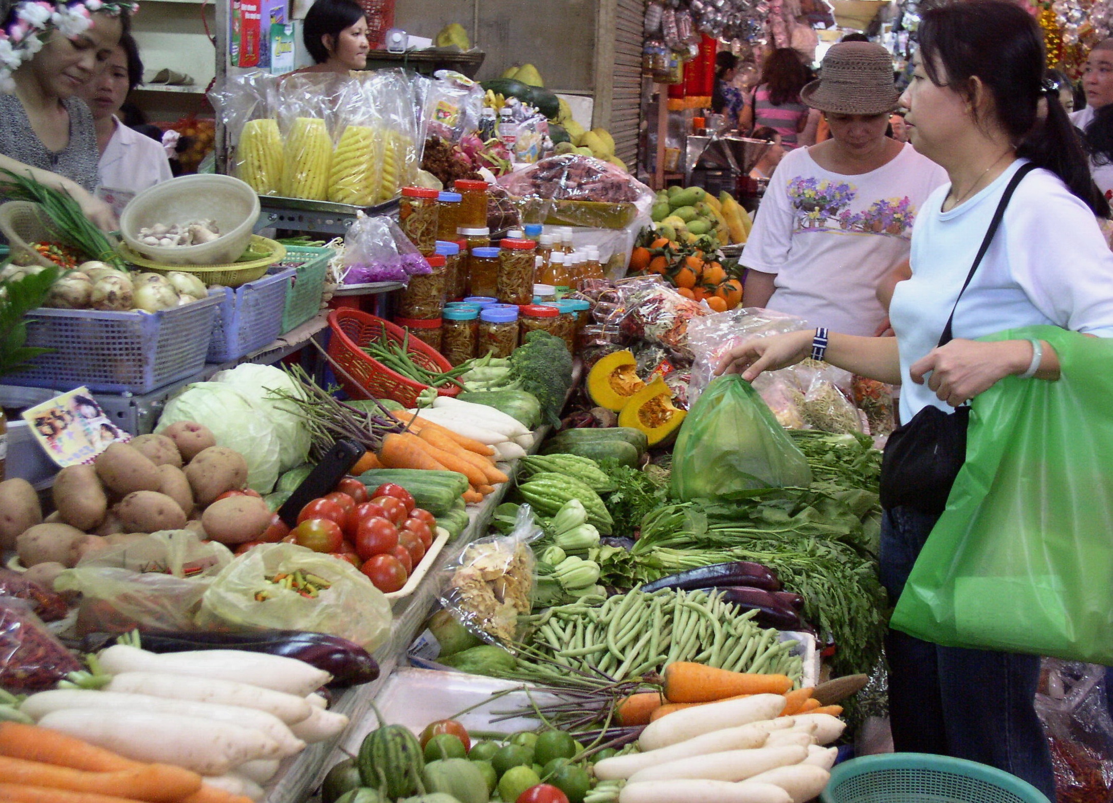 Xang giam gia, nhung ai duoc loi? hinh anh