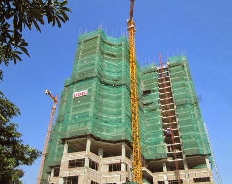 Nhan nha tho, mua buc minh vao nguoi hinh anh