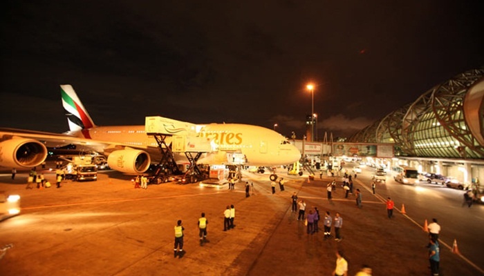 Sân bay quốc tế Dubai là nơi tập trung của nhiều hãng hàng không lớn trên thế giới như Emirates - hãng hàng không nổi tiếng vùng Trung Đông, Etihad từ Abu Dhabi hay Qatar Airlines