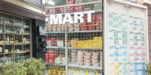 Từ siêu thị tới nhà hàng và cả các dịch vụ tư vấn BĐS đều do người Hàn mở ra.