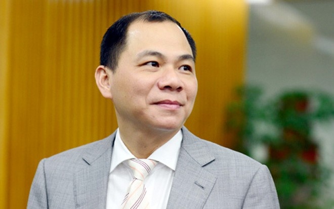 Chủ tịch Vingroup Phạm Nhật Vượng: Với mức vốn hóa thị trường lớn, mỗi diễn biến của Vingroup không chỉ ảnh hưởng đến rất lớn số lượng cổ đông, mà còn tác động đến diễn biến chung của thị trường chứng khoán.  Và, một người có sức ảnh hưởng lớn đến vận mệnh của Vingroup tới thời điểm này, không ai khác chính là Chủ tịch Phạm Nhật Vượng.  Với những gì đã có, thương hiệu này là một động lực để nhiều doanh nghiệp bất động sản hướng tới, và cột mốc tỷ phú USD mà ông Vượng đang nắm giữ cũng là đích đến của nhiều doanh nhân trong nước.