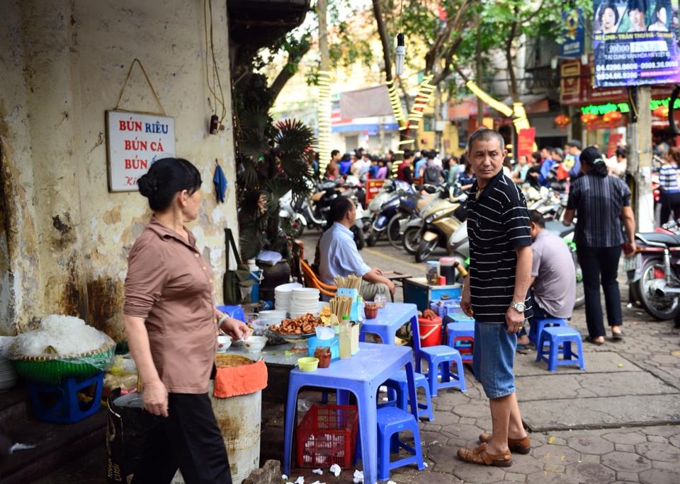 Chu hang an than mat tien trieu vi la hang xom cua tiem vang hinh anh