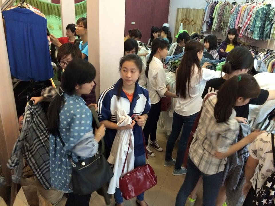 Chua het lanh, quan ao mua dong da khan hang hinh anh