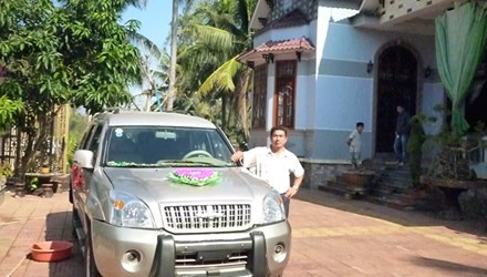 Ty phu tre lang bien hinh anh