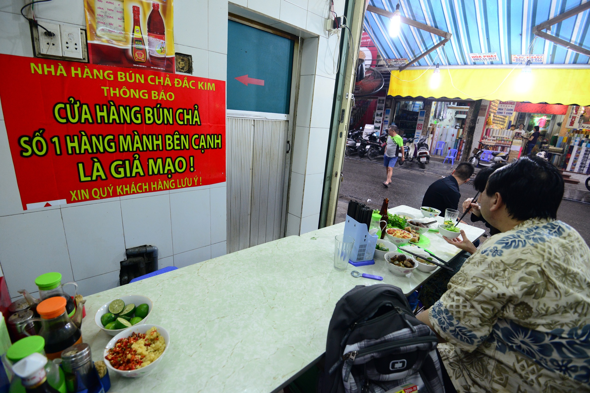 Nhung kieu canh tranh thuong hieu gia truyen ky la o Ha Noi hinh anh