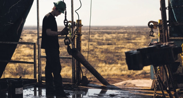 Nguyen nhan nao khien gia dau bat ngo quay dau lao doc? hinh anh