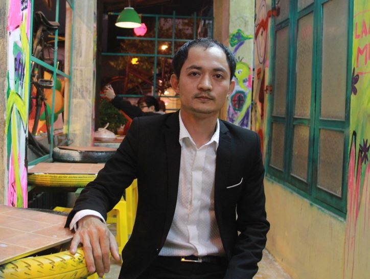 Bo nghe thoi thuong di ban mi chu, kem tuoi hinh anh