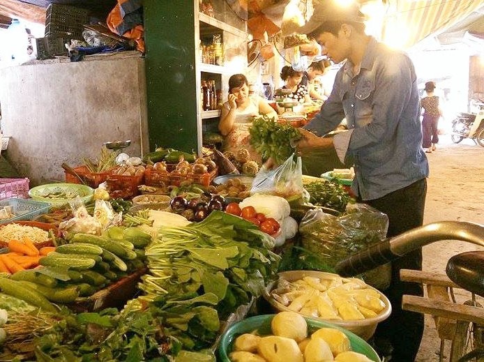 Nghich ly rau qua Viet: Nam chat via he, Bac khong du ban hinh anh