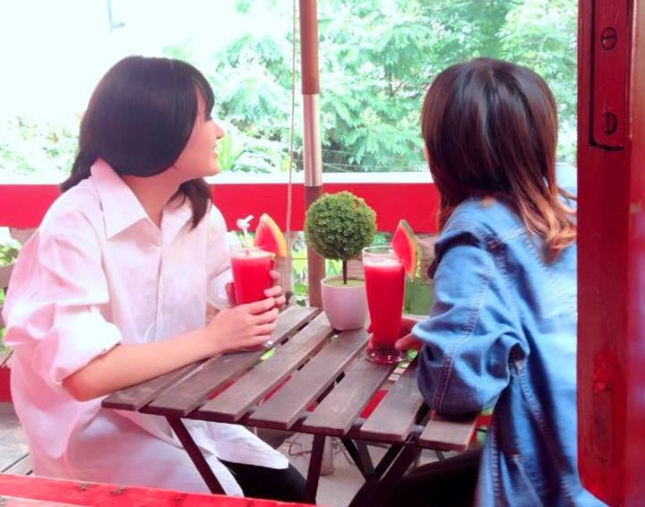 Quang cao quan ca phe bang mien phi nuoc ep dua hau hinh anh