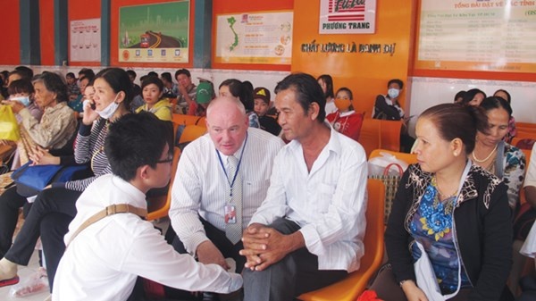 Chuyen ong Tay dieu hanh hang xe khach Viet hinh anh