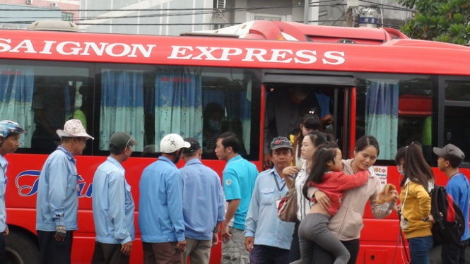 Phu thu xe chieu chay rong: Nha xe hot bac hinh anh