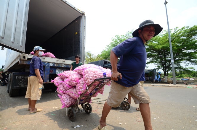 Nhieu mat hang lam le tang gia hinh anh