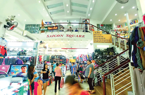 Saigon Square được mệnh danh thiên đường mua sắm hàng Việt xuất khẩu.