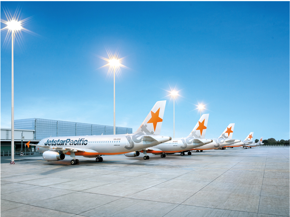 Vietnam Airlines ban ve may bay cua Jetstar Pacific hinh anh