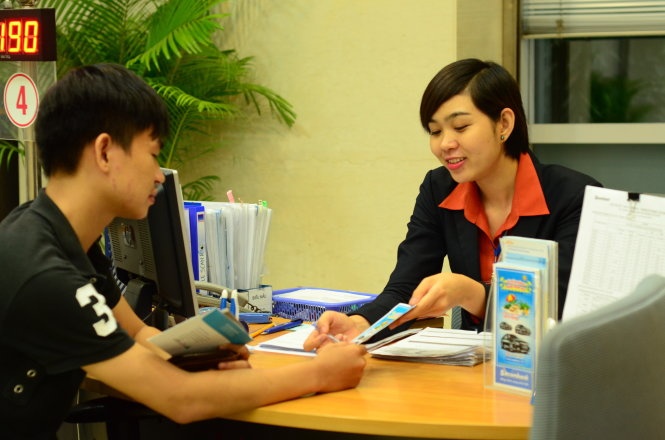 Hoa mat voi cach tinh lai suat vay tieu dung hinh anh